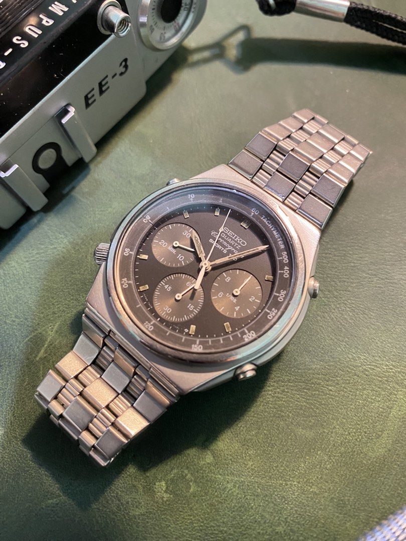 Seiko 7a28-7070 chronograph (Category: Men's Watches) located in Cebu City. Submitted by unoverse_vntg (Listing ID 1468289807, Image 3). Description: Seiko chronograph 7a28-7070 Quartz 40mm Full metal movement parts Working perfect All buttons functions Stop and reset Newly changed battery.