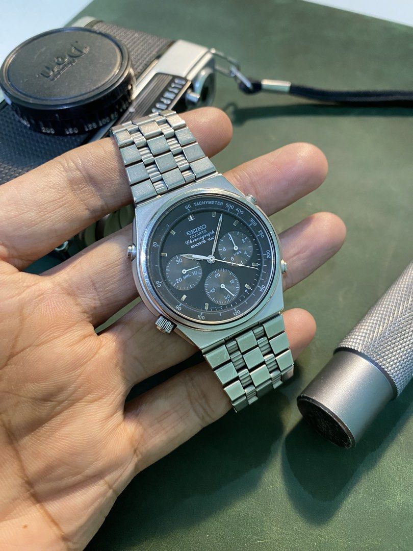 Seiko 7a28-7070 chronograph (Category: Men's Watches) located in Cebu City. Submitted by unoverse_vntg (Listing ID 1468289807, Image 1). Description: Seiko chronograph 7a28-7070 Quartz 40mm Full metal movement parts Working perfect All buttons functions Stop and reset Newly changed battery.