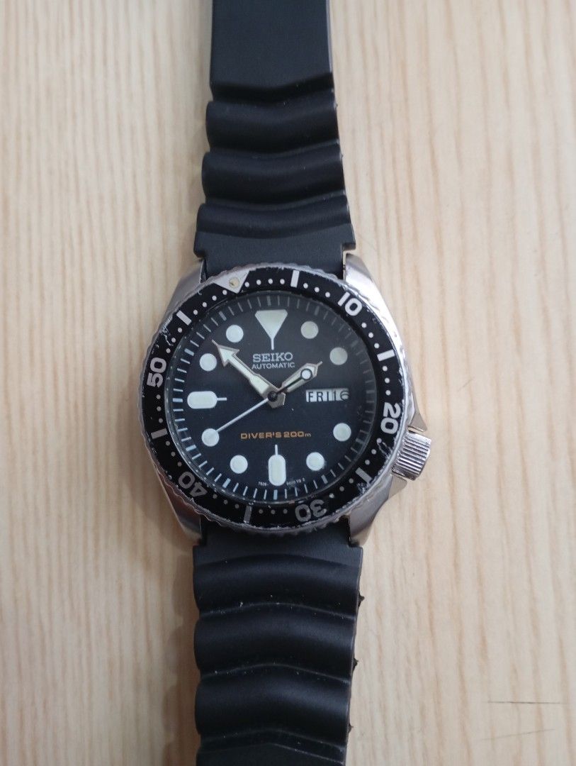 Seiko automatic divers (Category: Men's Watches) located in Las Pinas. Submitted by quick_deals_great_finds2 (Listing ID 1468336055, Image 2). Description: Original good working condition 42mm large rotating bezel Fully functional keeps time.