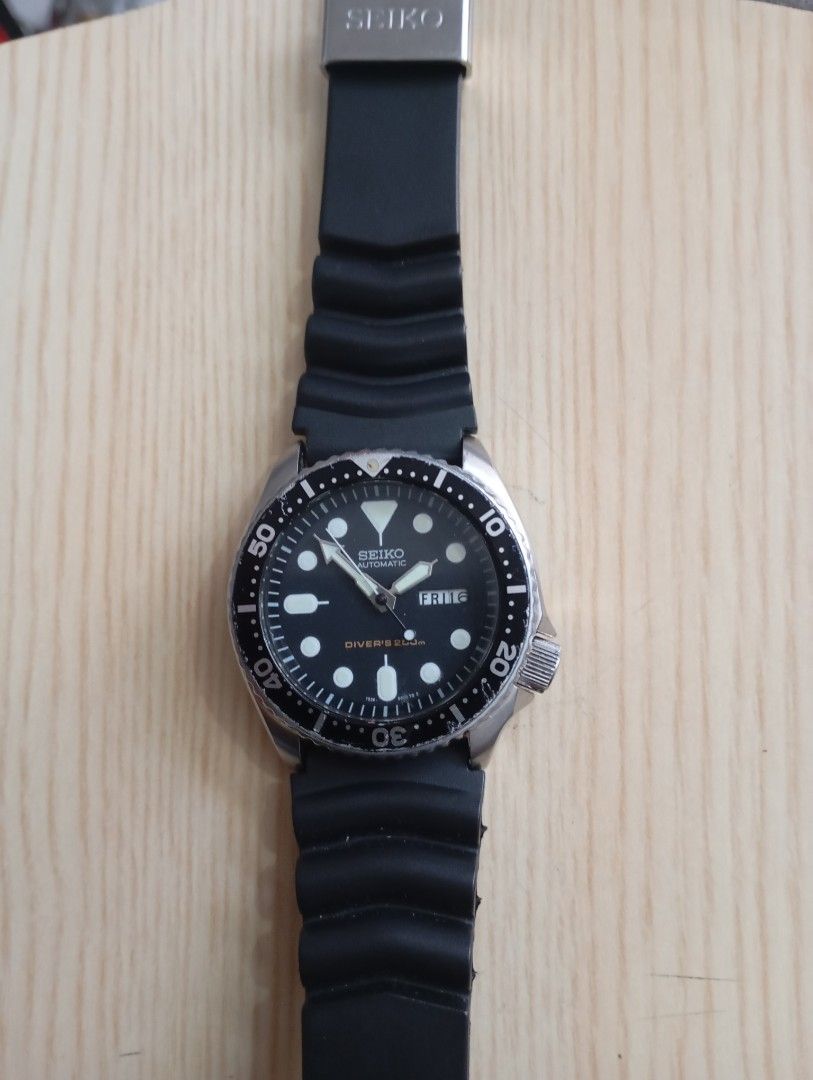 Seiko automatic divers (Category: Men's Watches) located in Las Pinas. Submitted by quick_deals_great_finds2 (Listing ID 1468336055, Image 3). Description: Original good working condition 42mm large rotating bezel Fully functional keeps time.