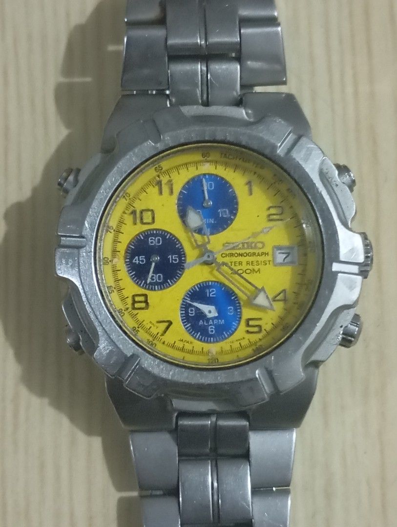 Seiko chronograph (Category: Men's Watches) located in Las Pinas. Submitted by quick_deals_great_finds2 (Listing ID 1468444752, Image 2). Description: Original good working condition Quartz chronograph with battery 42mm large fits wrist 7 inches.