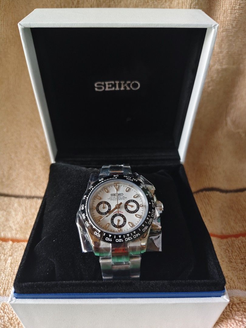 Seiko Daytona Mod Custom Chronograph Watch White Dial MOD (Category: Men's Watches) located in Manila. Submitted by rarewind.cb1244 (Listing ID 1468315741, Image 1). Description: - Custom Seiko chronograph watch with automatic movement - Clean white dial featuring 3 sub-dials and a black tachymeter bezel - Durable stainless steel oyster-style bracelet (factory plastic still intact) - Premium heavy metal construction for a solid, luxury feel - Inc