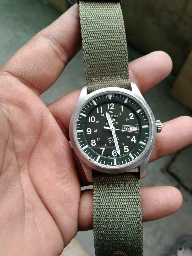 Seiko military watch (Category: Looking For) located in Caloocan City. Submitted by noeld316982578 (Listing ID 1468428134, Image 1). Description: pm sa my gusto working unit only Taguig location.