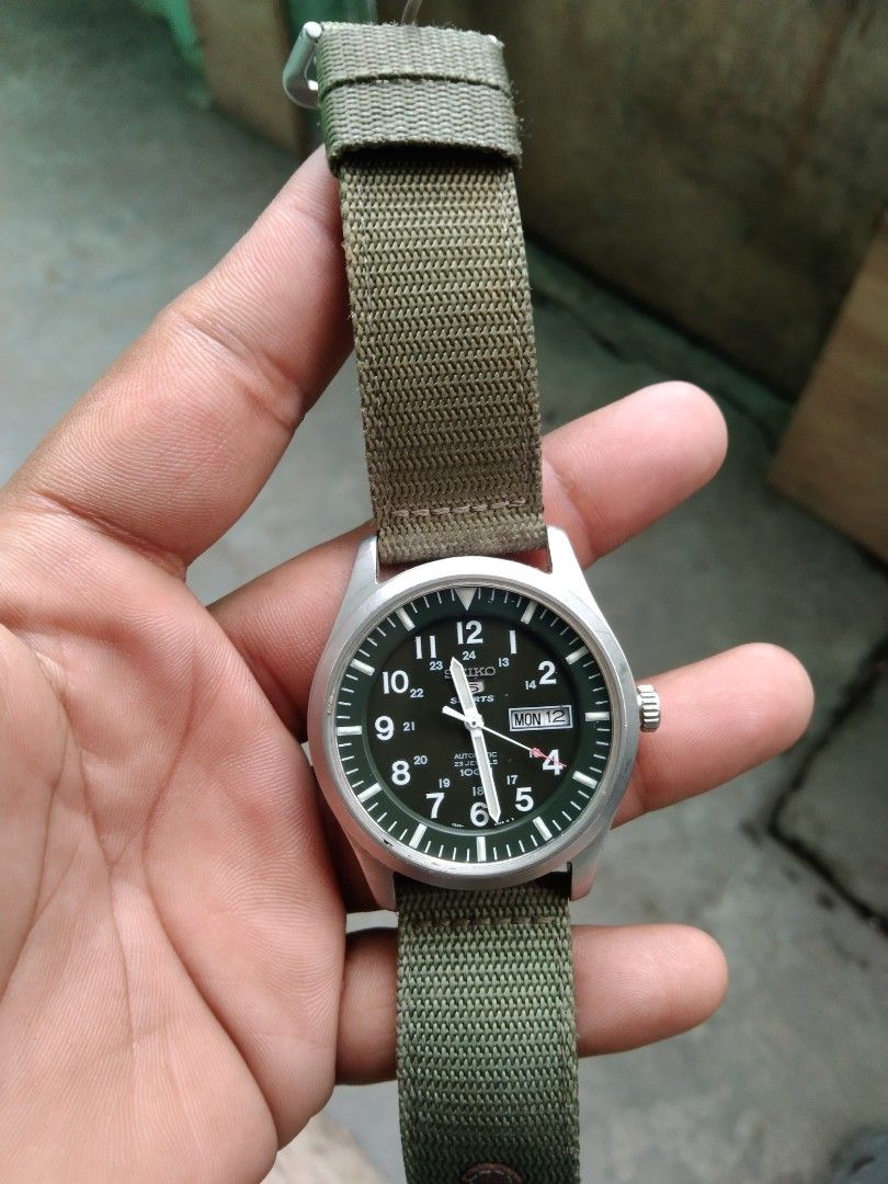 Seiko military watch (Category: Looking For) located in Caloocan City. Submitted by noeld316982578 (Listing ID 1468428134, Image 2). Description: pm sa my gusto working unit only Taguig location.