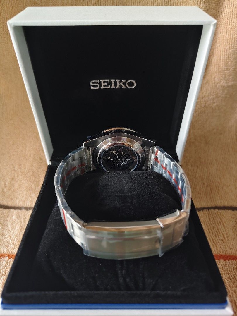 Seiko Submariner Automatic Watch with Box MOD (Category: Men's Watches) located in Manila. Submitted by rarewind.cb1244 (Listing ID 1468315873, Image 2). Description: - Brand: Seiko Submariner - Movement: Automatic mechanical movement with exhibition case back - Dial & Bezel: Black dial with round hour markers and rotating bezel - Band: Stainless steel bracelet (wrapped in protective original plastic) - Inclusions: Branded white presentation box 
