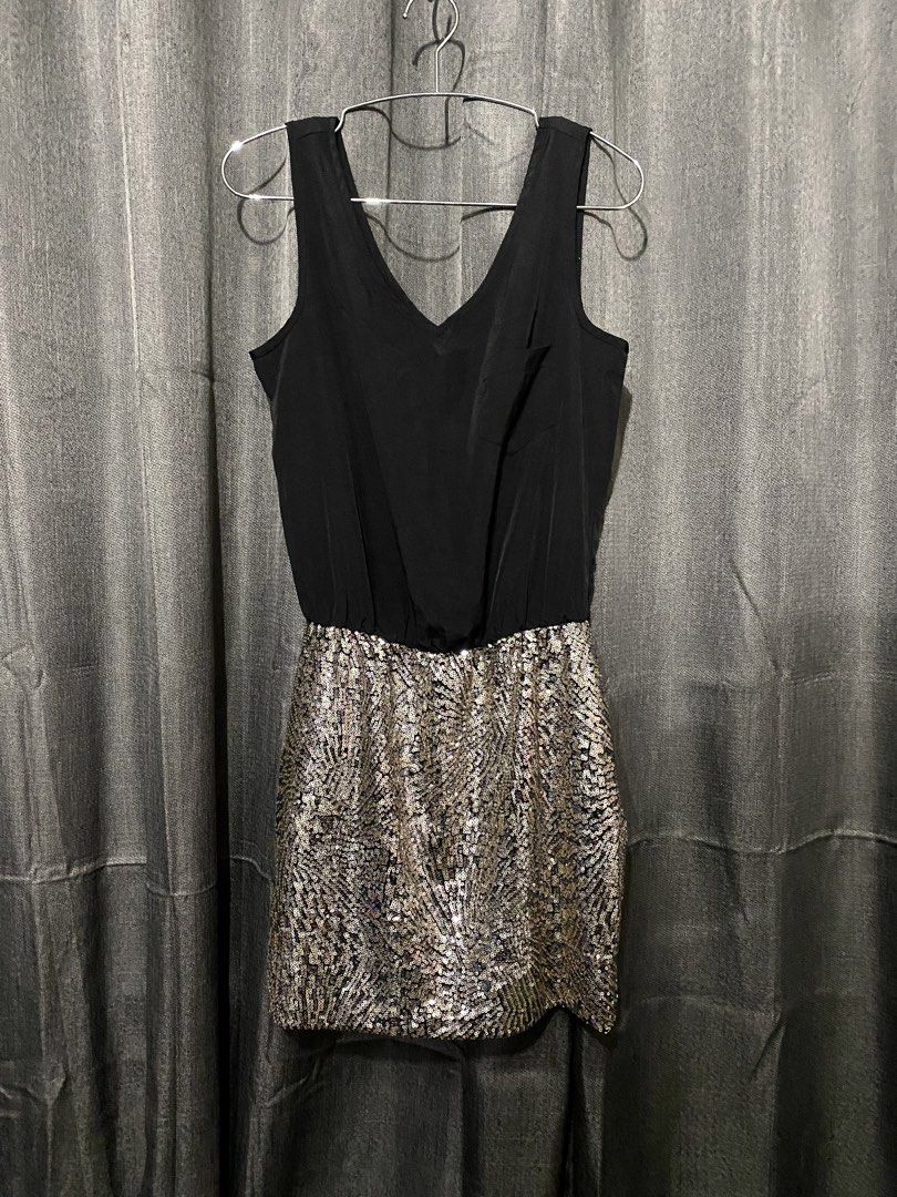 Sequin Dress (Category: Dresses) located in Mandaluyong City. Submitted by aiztyle (Listing ID 1468295401, Image 1). Description: As you wish Small on tag Measurement: Bust 34”-36” Garterized waist 24”-28” Length 34” With inner lining Super SALE Php300.00 only.