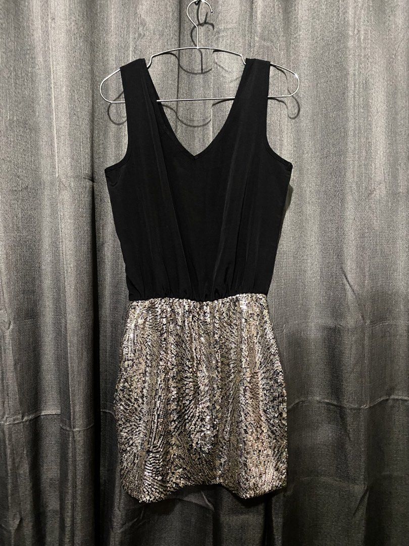 Sequin Dress (Category: Dresses) located in Mandaluyong City. Submitted by aiztyle (Listing ID 1468295401, Image 3). Description: As you wish Small on tag Measurement: Bust 34”-36” Garterized waist 24”-28” Length 34” With inner lining Super SALE Php300.00 only.