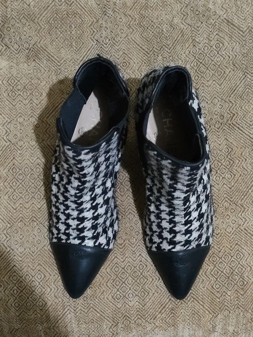 Shanel tweed boots (Category: Boots) located in Sindangan. Submitted by branden_line (Listing ID 1468423238, Image 2). Description: chanel size 36.