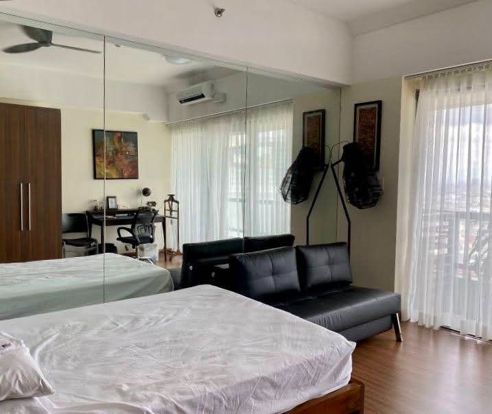 Shang Salcedo Place Studio-type for RENT (Category: Apartments & Condos) located in Makati City. Submitted by lemontreerealestateinc. (Listing ID 1468324526, Image 2). Description: FOR RENT SHANG GRAND TOWER Legazpi Village, Makati City Furnished studio-type condominium unit for rent at Shang Salcedo Place with a 37 sqm floor area. This Furnished condo in Salcedo Village offers a comfortable and convenient lifestyle in a prime location near offic