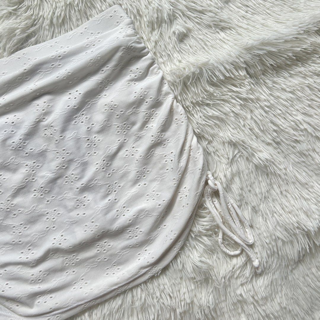 SHEIN Cover up Skirt (Category: Bikinis & Swimsuits) located in Cavite. Submitted by closetbycole (Listing ID 1468338138, Image 2). Description: brand: shein — cover up skirt with inner —fits 26-28 waistline — never po nasuot — super nice nito <33.