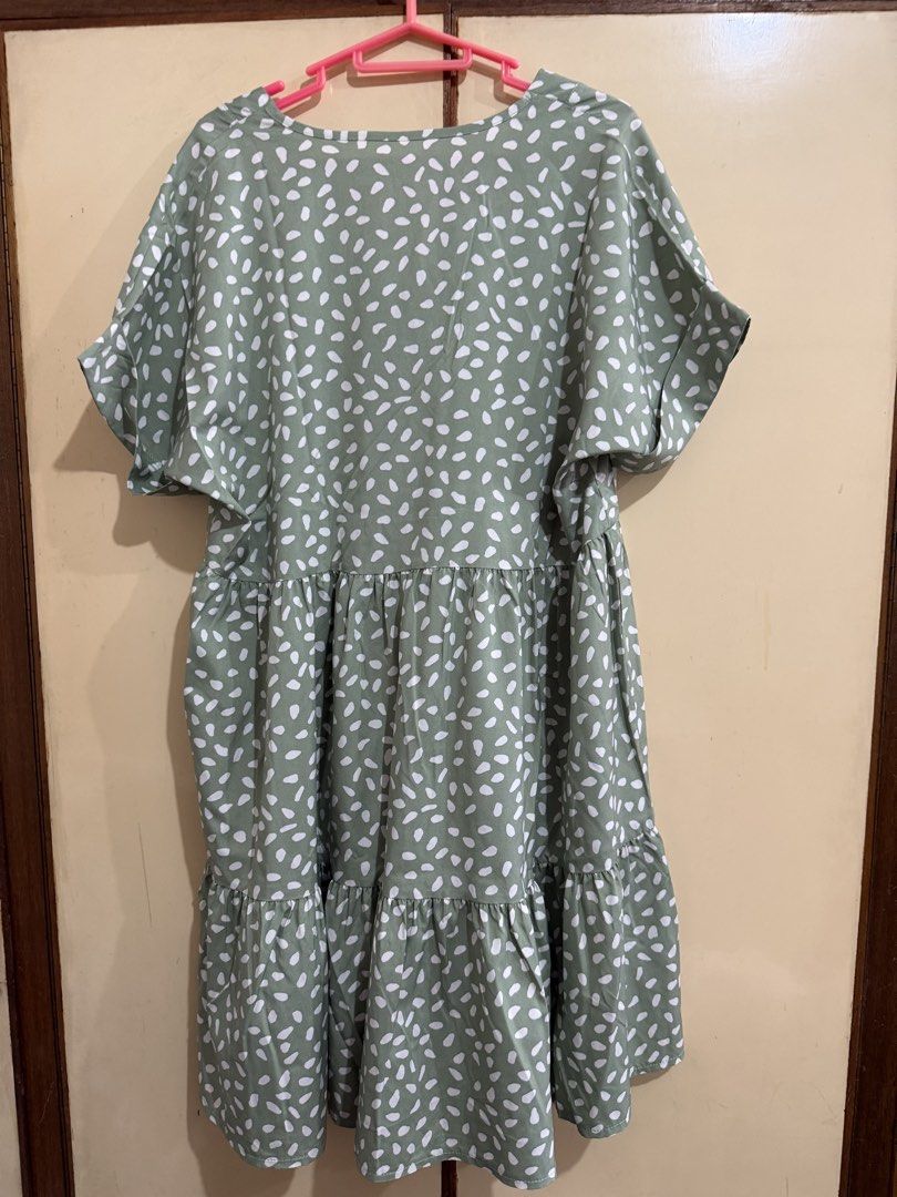 Shein Green Dress Large (Category: Dresses) located in Manila. Submitted by preloved_new_forsale (Listing ID 1468355880, Image 2). Description: .