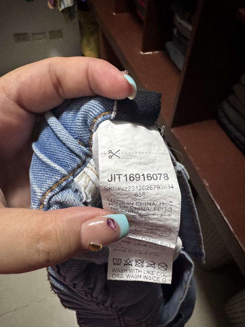 shein jorts (Category: Jeans) located in San Pedro. Submitted by wonbnxs (Listing ID 1468394498, Image 2). Description: pre loved! - ₱400 + sf - pay as u order - mop: gcash or qrph - mod: jnt 📍laguna.
