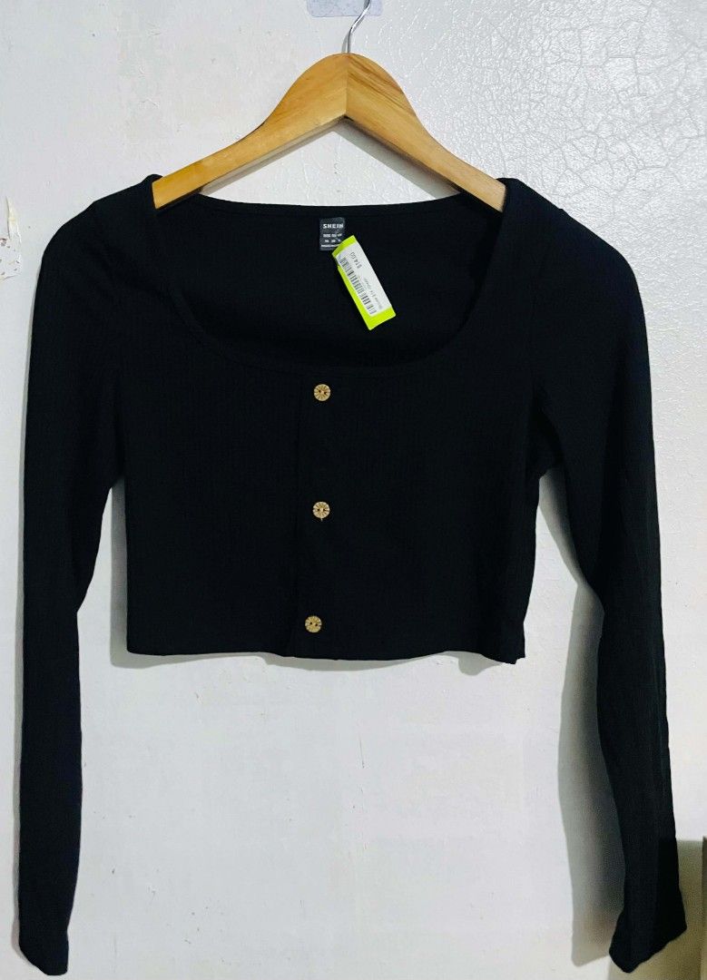 Shein longsleeve top (Category: Activewear) located in San Mateo. Submitted by safeearth21 (Listing ID 1468441317, Image 2). Description: .