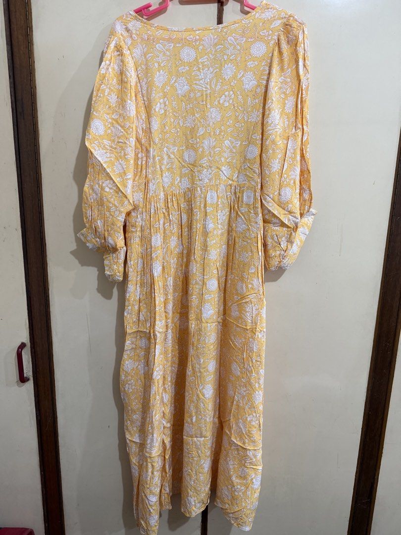 Shein Midi Dress Yellow Large (Category: Dresses) located in Manila. Submitted by preloved_new_forsale (Listing ID 1468355079, Image 2). Description: .