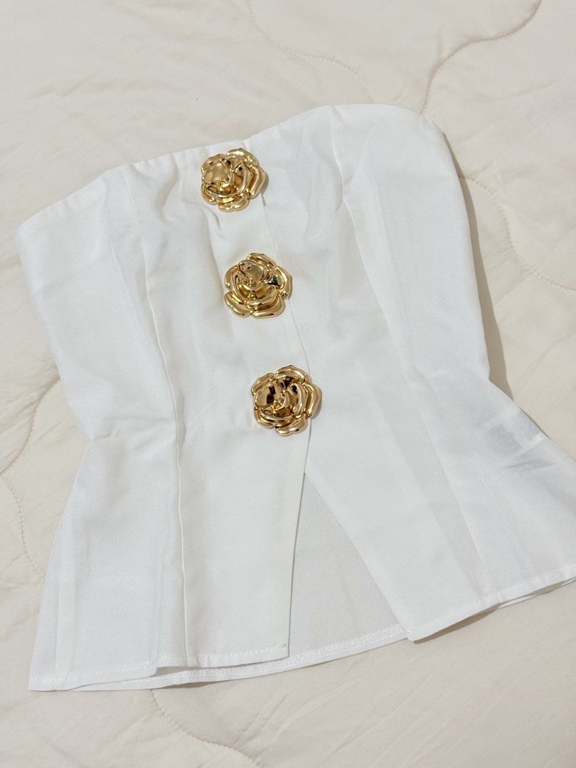 SHEIN Tube Top (Category: Sleeveless) located in Naga. Submitted by talaaa_ (Listing ID 1468497312, Image 1). Description: •XS on tag but can fit S-M •RFS: Decluttering •NEVER USED (supposed to be worn for an event) SF shall be shouldered by buyer .