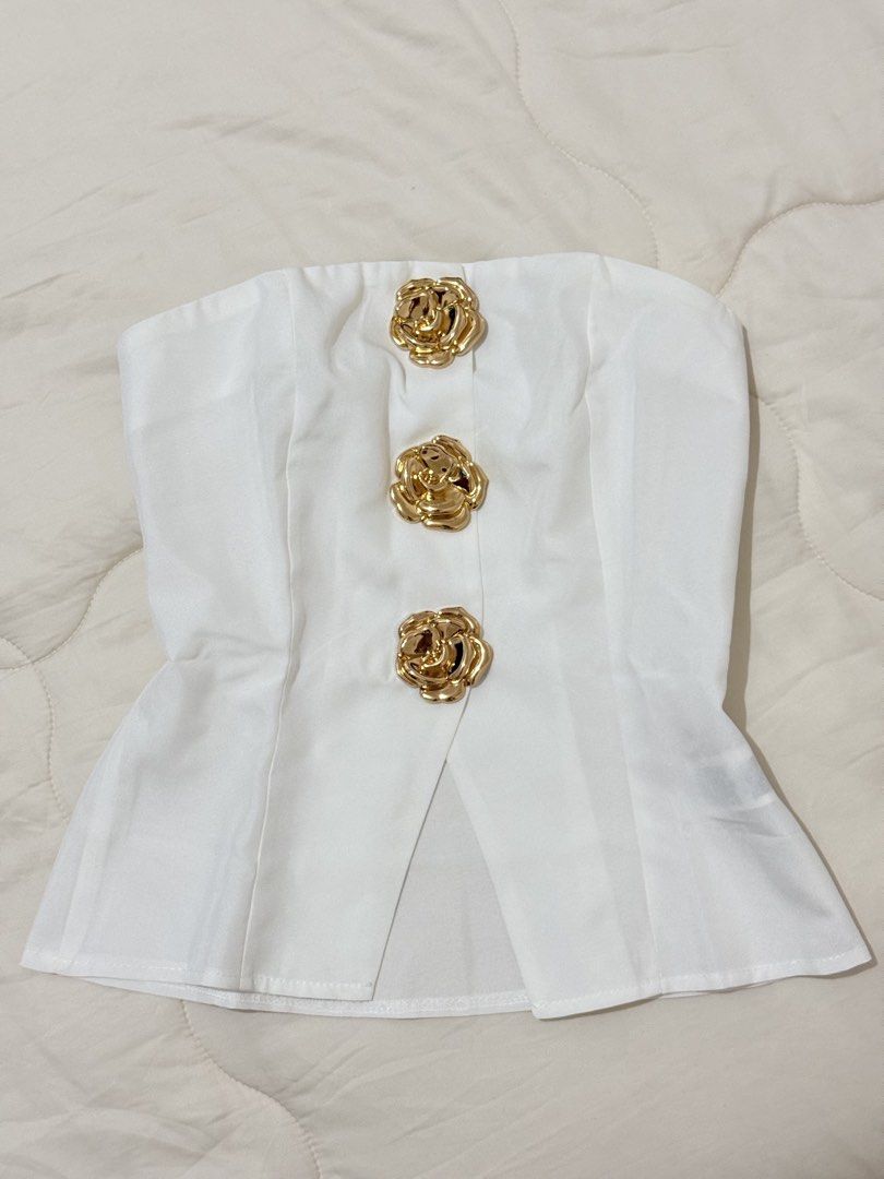 SHEIN Tube Top (Category: Sleeveless) located in Naga. Submitted by talaaa_ (Listing ID 1468497312, Image 2). Description: •XS on tag but can fit S-M •RFS: Decluttering •NEVER USED (supposed to be worn for an event) SF shall be shouldered by buyer .
