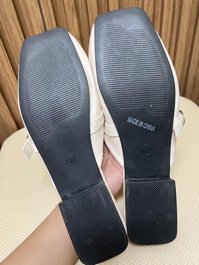 Shoes Sandal (Category: Flats & Sandals) located in Cebu City. Submitted by mifinity (Listing ID 1468411607, Image 3). Description: Fashion Sandal✨ Size: 40 Note: Meron kunting flaws. Makikita po sa picture..