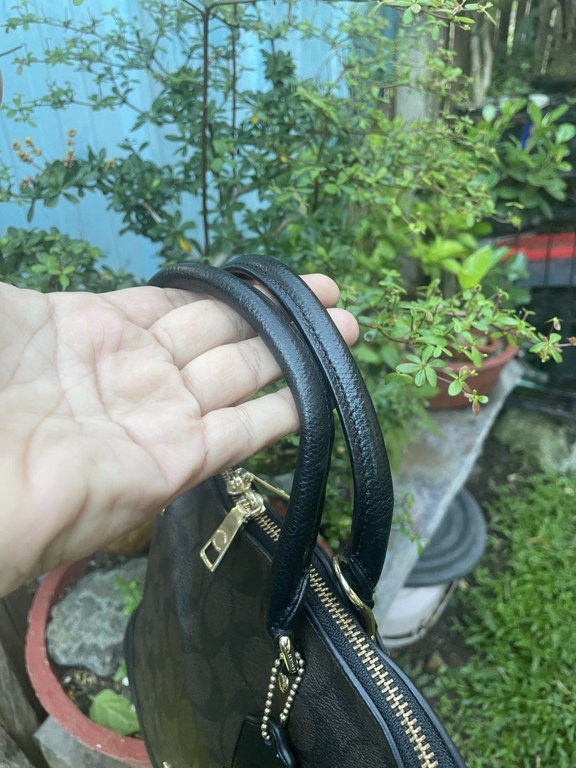 Sierra (Category: Shoulder Bags) located in Cagayan de Oro. Submitted by kawaii_67trifted (Listing ID 1468291614, Image 3). Description: .