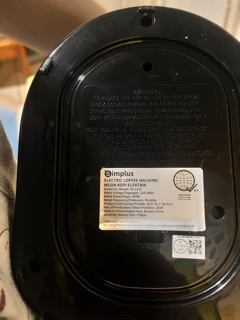 Simplus Electric Coffee Machine YD-1123 (Category: Coffee Machines & Makers) located in Marikina City. Submitted by ceduey (Listing ID 1468440264, Image 3). Description: - Brand/Model: Simplus YD-1123 Electric Coffee Machine (2024 manufacture) - Condition: Clean and powers up normally - Capacity: 6-cup glass jug with clear measurement markings - Inclusions: Reusable mesh filter basket and matching scoop - Specs: 220-240V, 600W power.