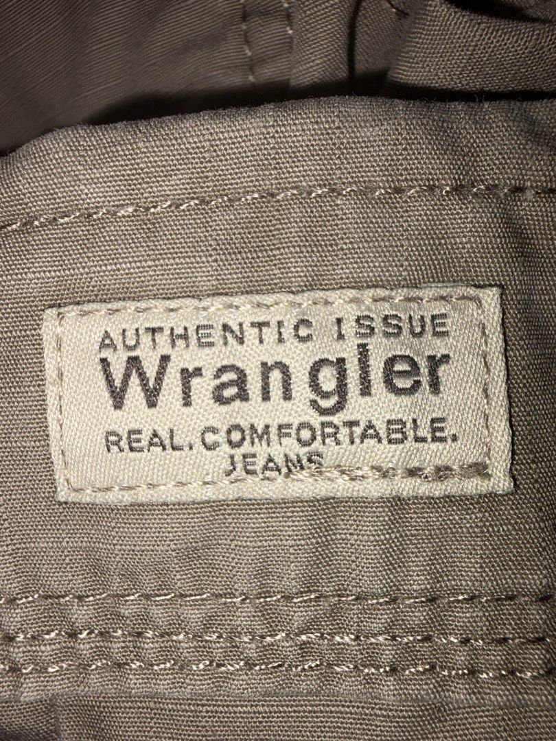 (Size 46) Wrangler Men Cargo Pants Plus size (Category: Jeans) located in Santa Cruz. Submitted by solsticexx (Listing ID 1468401599, Image 3). Description: 💵 Price: 500 RFS: decluttering Condition: slightly used, altered length 📍 LOC: Laguna 📦 Shipping: Via J&T express, SF will be shouldered by the buyer 💵 MOP: GCASH/Bank Transfer Pants Details: Brand: Wrangler Waistline: 46 inches Length: 39.5 inches Ankle hole: 15.5 inches Cut: Straight cu