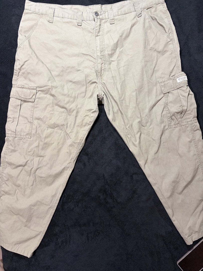 (Size 46) Wrangler Men Cargo Pants Plus size (Category: Jeans) located in Santa Cruz. Submitted by solsticexx (Listing ID 1468401599, Image 1). Description: 💵 Price: 500 RFS: decluttering Condition: slightly used, altered length 📍 LOC: Laguna 📦 Shipping: Via J&T express, SF will be shouldered by the buyer 💵 MOP: GCASH/Bank Transfer Pants Details: Brand: Wrangler Waistline: 46 inches Length: 39.5 inches Ankle hole: 15.5 inches Cut: Straight cu