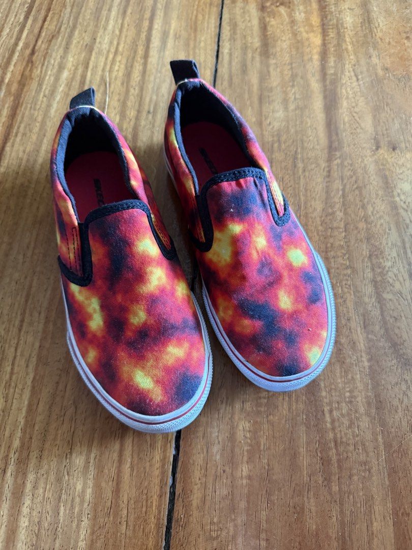 Skechers slip ons size US1 (Category: Babies & Kids Fashion) located in Quezon City. Submitted by ajajbaby (Listing ID 1468495112, Image 1). Description: Used oncd.