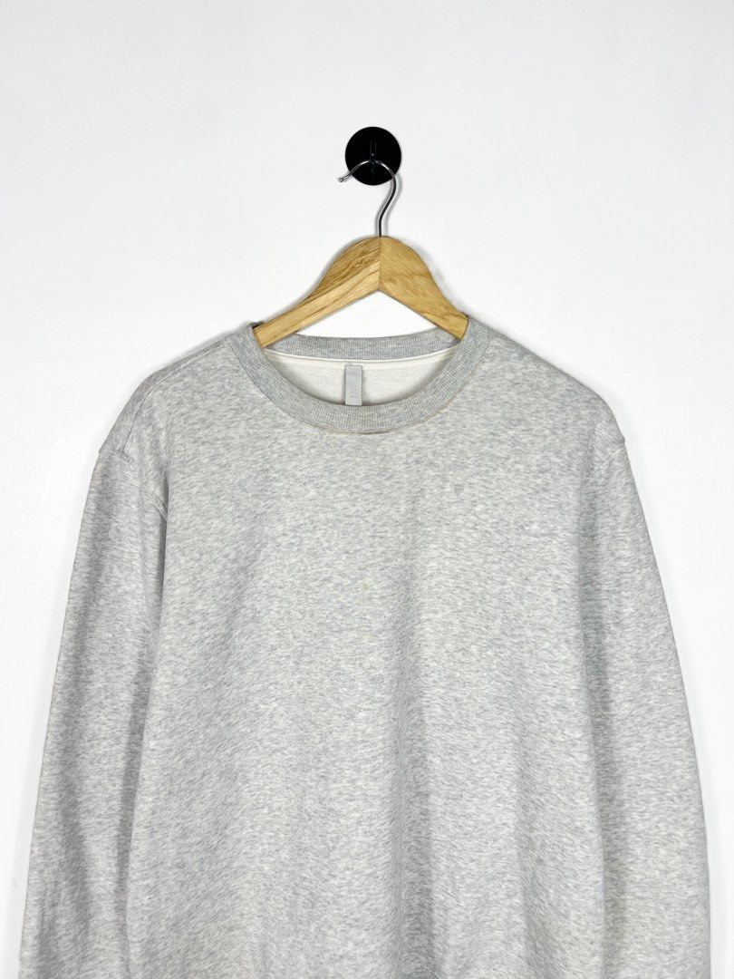 Skims - Heather Gray Basic Crewneck (Category: Others Tops) located in Bacolod City. Submitted by nodaysoff (Listing ID 1468400540, Image 2). Description: Skims - Heather Gray Basic Crewneck - Authentic Measures: 23x27 | Large Excellent condition No flaws ₱1,280.