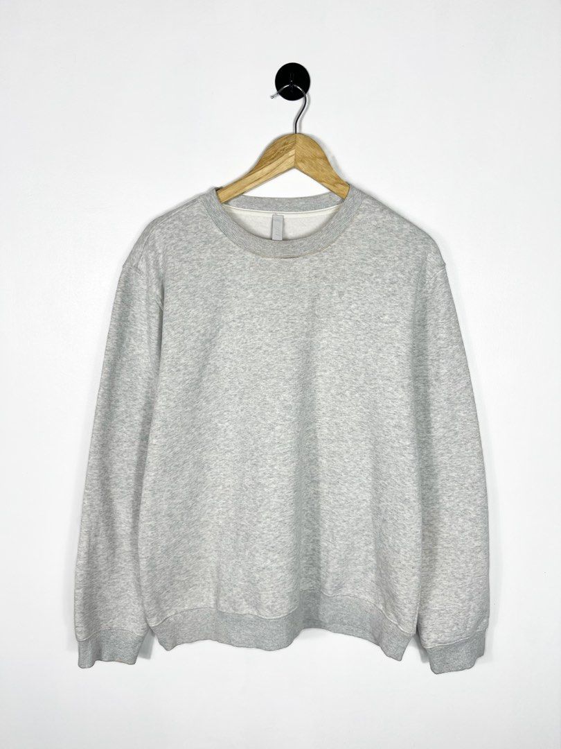 Skims - Heather Gray Basic Crewneck (Category: Others Tops) located in Bacolod City. Submitted by nodaysoff (Listing ID 1468400540, Image 1). Description: Skims - Heather Gray Basic Crewneck - Authentic Measures: 23x27 | Large Excellent condition No flaws ₱1,280.