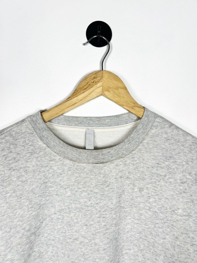 Skims - Heather Gray Basic Crewneck (Category: Others Tops) located in Bacolod City. Submitted by nodaysoff (Listing ID 1468400540, Image 3). Description: Skims - Heather Gray Basic Crewneck - Authentic Measures: 23x27 | Large Excellent condition No flaws ₱1,280.