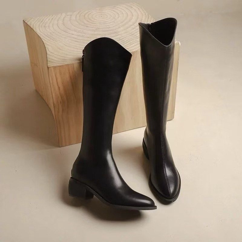 skinny boots (Category: Boots) located in Midsayap. Submitted by maryshaishaibuhat (Listing ID 1468436299, Image 1). Description: skinny boots, use once for modeling size 37.