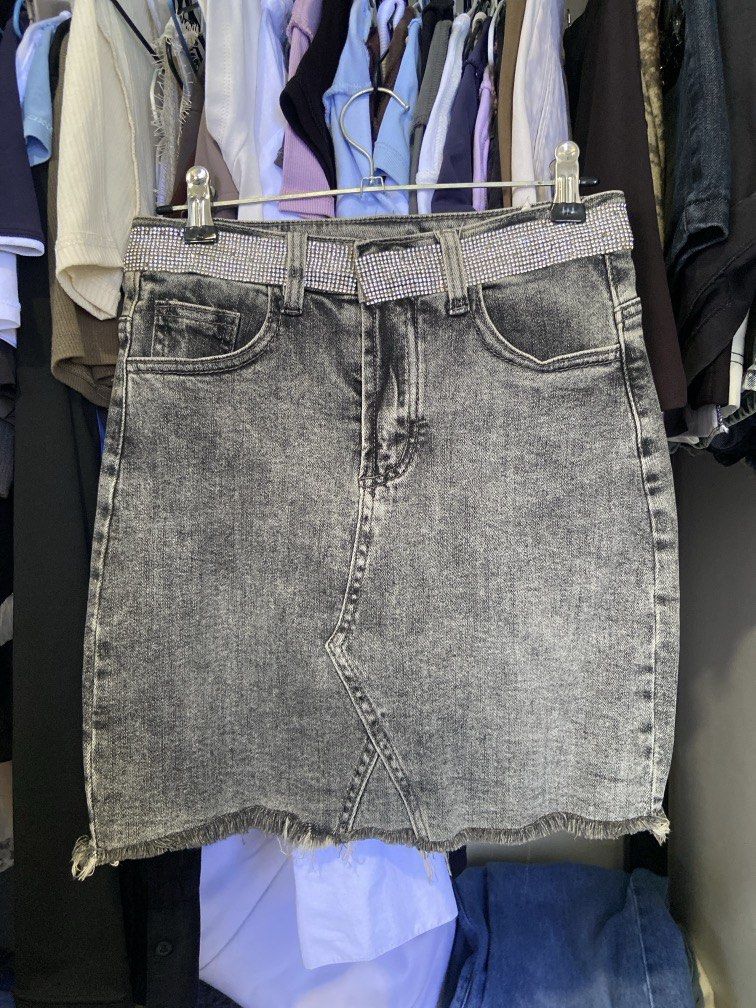 skirt w bedazzled belt (Category: Skirts) located in Santa Rita. Submitted by viorr (Listing ID 1468326632, Image 1). Description: .