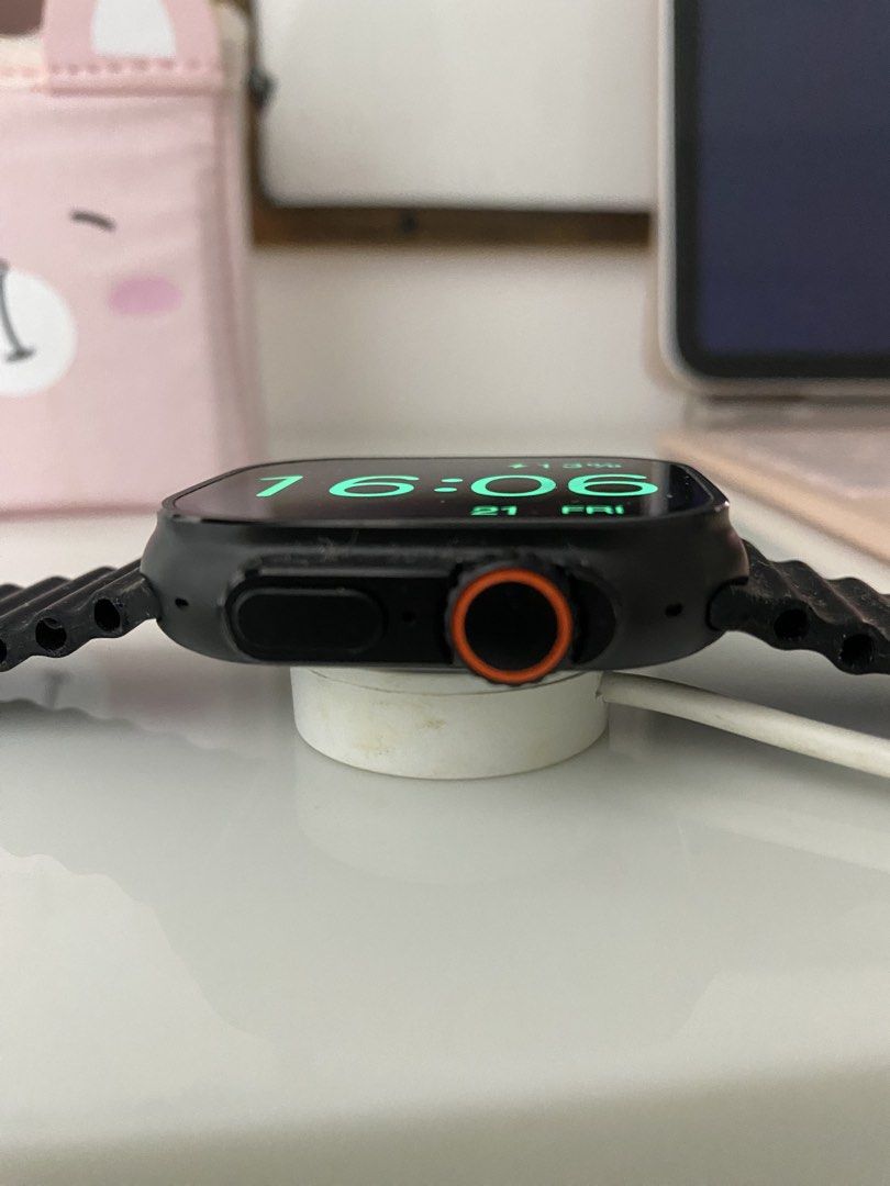 Smart watch (Category: Wearables & Smart Watches) located in Manila. Submitted by tonialalelilolu (Listing ID 1468387410, Image 2). Description: - Never used - trued to use it but its not for me kasi di naman ako ma-sports - i cant remember the brand bcs I threw away the box and it was just given to me.