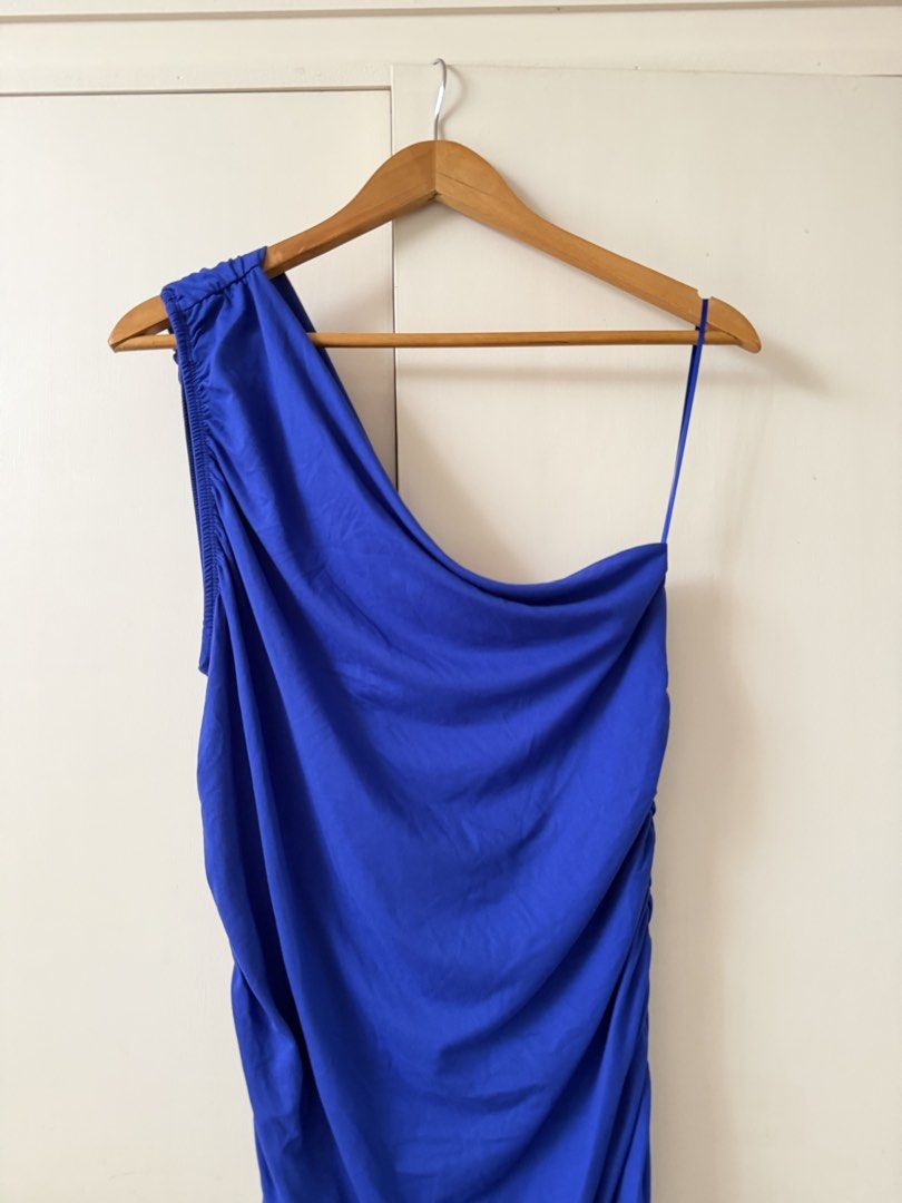 sofia vergara royal blue dress (Category: Dresses) located in Cabanatuan. Submitted by brokegirlwholovesclothes (Listing ID 1468459927, Image 2). Description: - size L on tag (brand by sofia vergara) - length 43" - high quality.