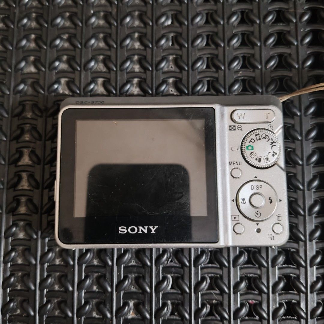 SONY CYBER-SHOT DSC-S730 (Category: Cameras) located in Caloocan City. Submitted by ndrmaxine (Listing ID 1468304861, Image 2). Description: 📸 SONY CYBER-SHOT DSC-S730 FOR SALE! 🤍✨ Brand: Sony Cyber-shot - Model: DSC-S730 - 7.2 Megapixels - ISO 1250 - 2.4-inch LCD screen - Compact and easy to carry ⚠️ CONDITION - Working, but takes some time to open - Broken corner (nahulog) - Needs repair - Selling AS IS 📍 Zamboanga City.