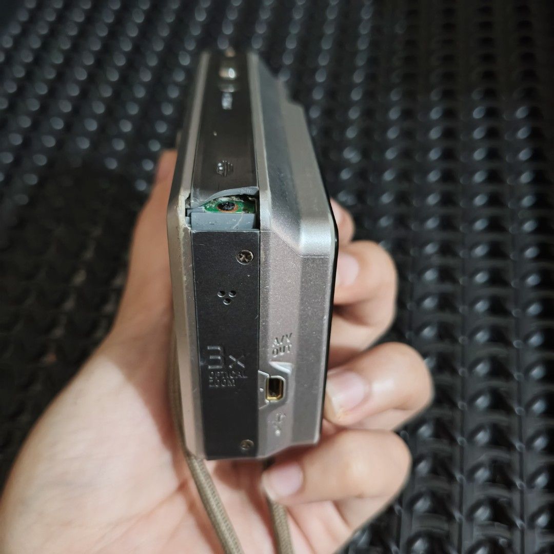 SONY CYBER-SHOT DSC-S730 (Category: Cameras) located in Caloocan City. Submitted by ndrmaxine (Listing ID 1468304861, Image 3). Description: 📸 SONY CYBER-SHOT DSC-S730 FOR SALE! 🤍✨ Brand: Sony Cyber-shot - Model: DSC-S730 - 7.2 Megapixels - ISO 1250 - 2.4-inch LCD screen - Compact and easy to carry ⚠️ CONDITION - Working, but takes some time to open - Broken corner (nahulog) - Needs repair - Selling AS IS 📍 Zamboanga City.