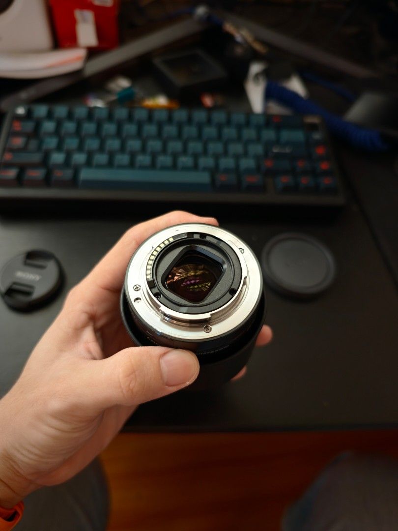 Sony E 50mm f1.8 OSS Apsc lens (Category: Lens & Kits) located in San Fernando. Submitted by ronbelleza (Listing ID 1468291529, Image 3). Description: good as new with box 1st owner bought at sony kiosk mo.