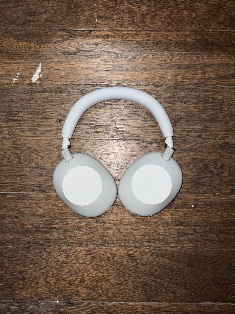 SONY XM6 (Category: Headphones & Headsets) located in Caloocan City. Submitted by kanesaudio (Listing ID 1468466859, Image 2). Description: For Sale Sony XM6 (silver) - good condition with signs of use - complete with wires, case, box, and receipt - free 2 pairs of extra earcups 15k only loc: monumento, caloocan can do meetups at sm north, trinoma, and sm grand.