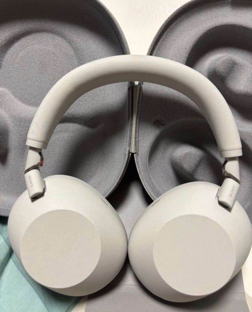 Sony Xm6 - Mint Condition (Category: Headphones & Headsets) located in Cabanatuan. Submitted by nith_ (Listing ID 1468347976, Image 3). Description: Selling my Sony Xm6 headphones Last price posted - great battery life - no issues - brand new condition - used no more than 3 times - under warranty Rfs: switch back to airpods Meetups around Cabanatuan. LBC if shipping, sf shouldered by buyer.