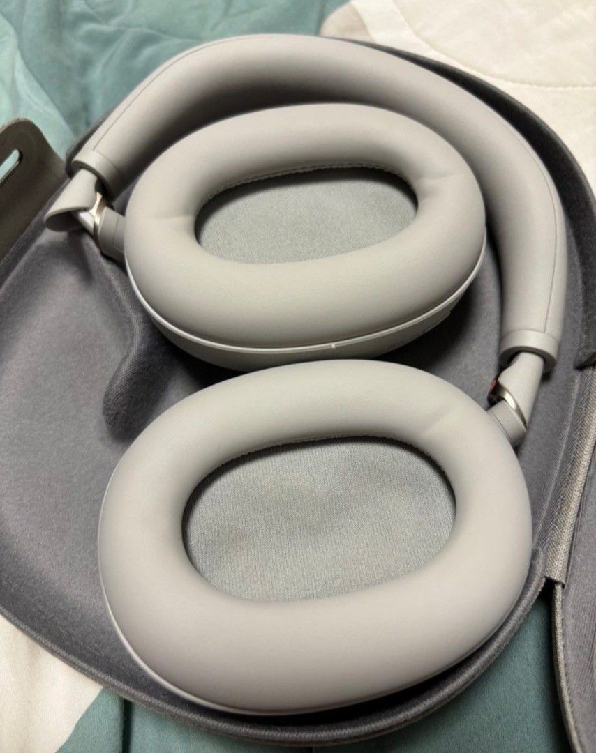 Sony Xm6 - Mint Condition (Category: Headphones & Headsets) located in Cabanatuan. Submitted by nith_ (Listing ID 1468347976, Image 2). Description: Selling my Sony Xm6 headphones Last price posted - great battery life - no issues - brand new condition - used no more than 3 times - under warranty Rfs: switch back to airpods Meetups around Cabanatuan. LBC if shipping, sf shouldered by buyer.