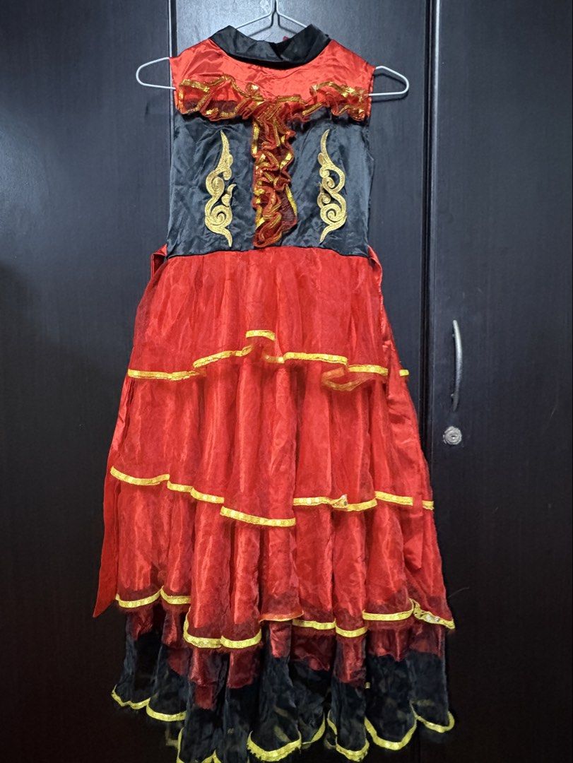 Spain United Nations Costume (Category: Babies & Kids Fashion) located in Manila. Submitted by keihlskloset (Listing ID 1468314559, Image 1). Description: - Red and black Spain dress/ UN costume - Size: 140 - back zip closure -Worn once only then natambak na sa storage .