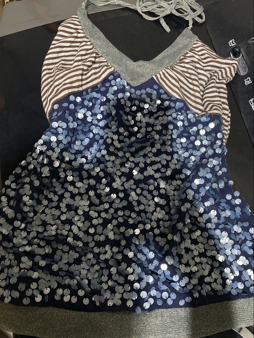 Sparkly Halter Top (Category: Sleeveless) located in Mapandan. Submitted by elavee (Listing ID 1468413522, Image 3). Description: used this once! can pull this outfit when u go out partying..
