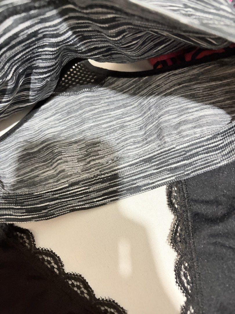 Sports Bra sold for Bundle (Category: Activewear) located in Taguig. Submitted by vm.co (Listing ID 1468346126, Image 3). Description: .