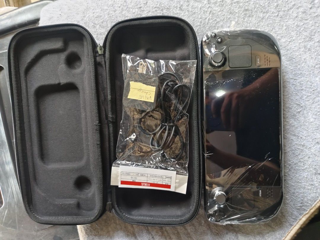 Steam deck lcd (Category: Others) located in Balatan. Submitted by benandbon2 (Listing ID 1468321803, Image 3). Description: good as new from Japan Hindi ko pa gamit Walang hilig sa gaming console Hindi q pa na laruan Hindi aq marunong gumamit.
