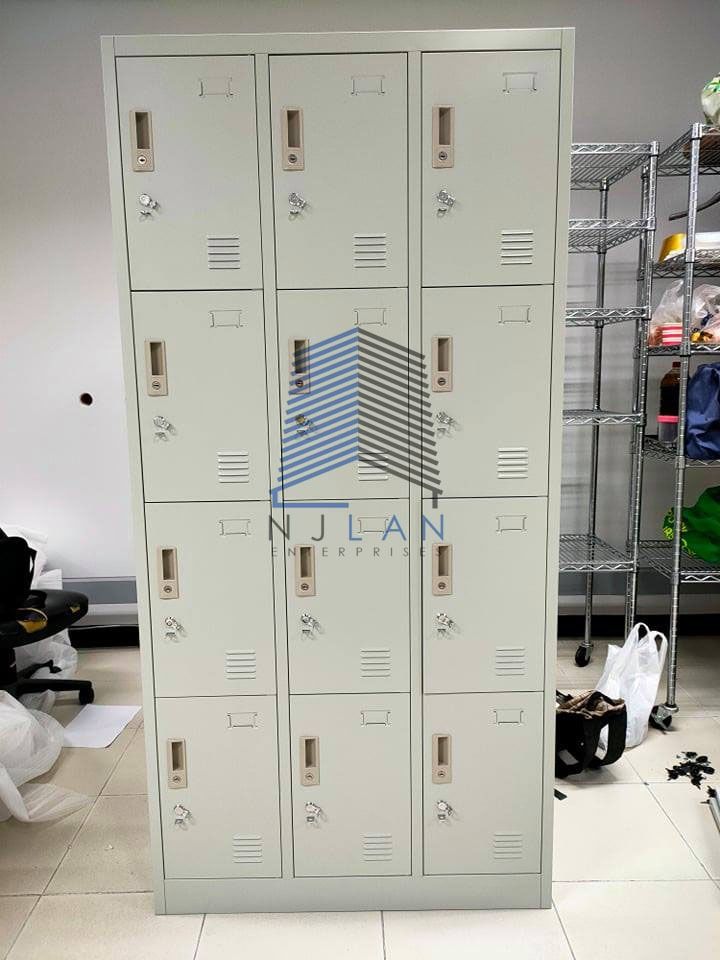 Steel Lockers (Category: Office Furniture & Fixtures) located in Caloocan City. Submitted by boldwind_7b70cf (Listing ID 1468290339, Image 1). Description: 12 Door Steel Lockers.