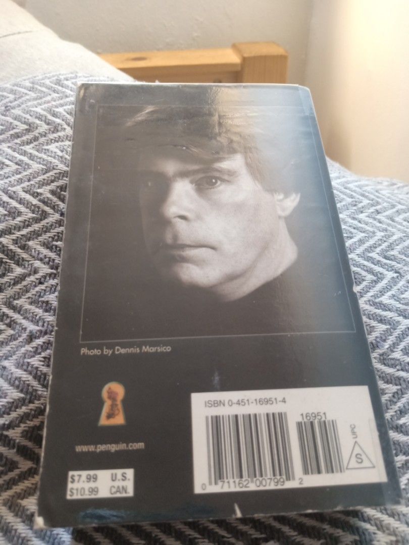 Stephen King IT Paperback Novel (Category: Storybooks) located in Bacolor. Submitted by appletun (Listing ID 1468354350, Image 3). Description: all sales final. no returns/refunds/exchange. mop: gcash. no cod/cop/sco. handling/mod: spx +P70sf. - Title: IT by Stephen King - Genre: Classic horror fiction / thriller - Condition: Paperback with shelf wear on spine and cover. - Format: paperback, lightweight and portable - Ideal for: Horror fans and b
