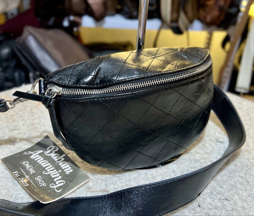 Stradivarius Body Bag (Category: Sling Bags) located in Rizal. Submitted by babamamanyingonlineshop (Listing ID 1468291768, Image 1). Description: .