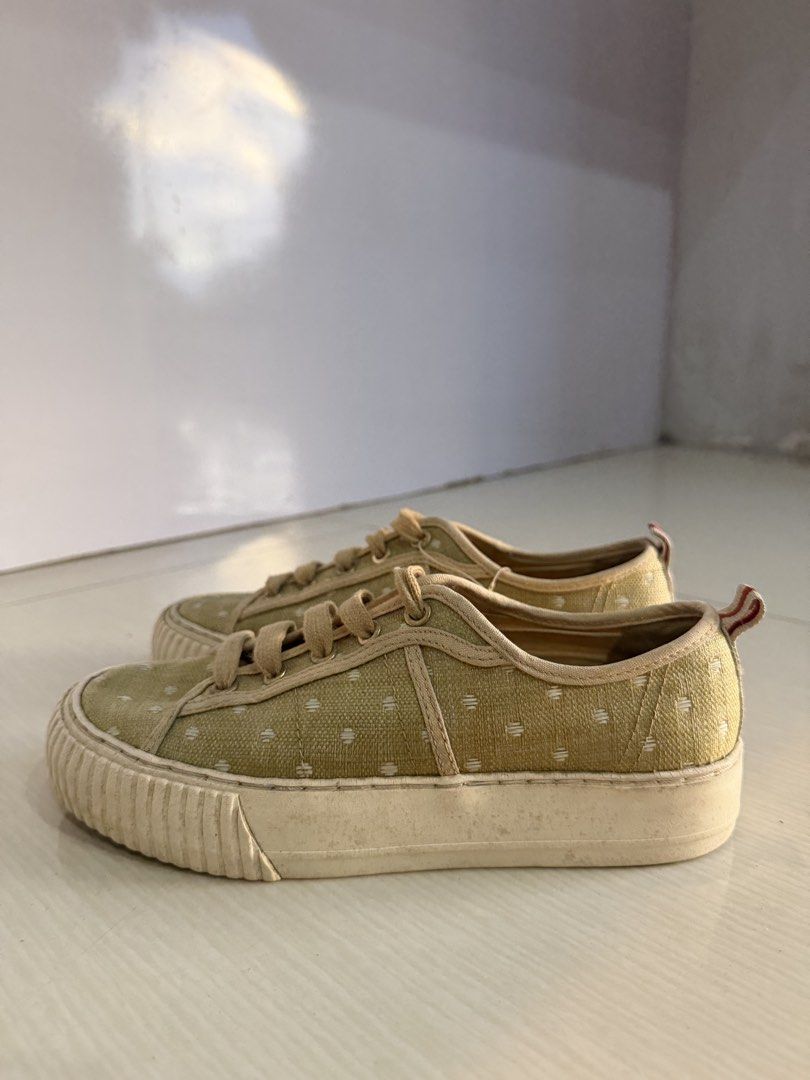 Stradivarius Polka Dots Canvas Platform Sneakers (Category: Sneakers) located in Iloilo. Submitted by youngrabbit.b5670d (Listing ID 1468373956, Image 1). Description: Preloved (used twice) Tag removed Basket-weave texture Perfect for summer .