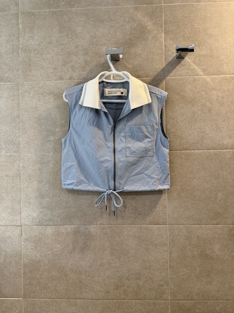 Straightforward Athletic Vest (Category: Activewear) located in San Juan City. Submitted by live4lulu (Listing ID 1468309540, Image 1). Description: Used once.