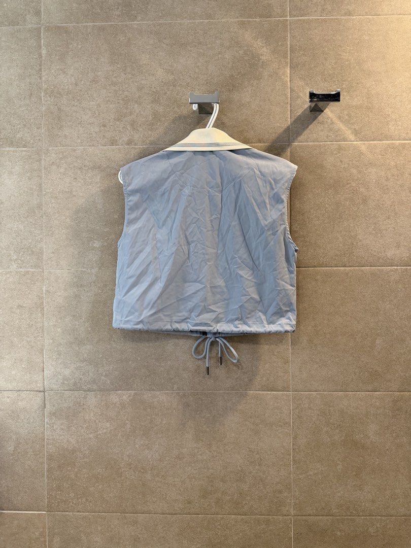 Straightforward Athletic Vest (Category: Activewear) located in San Juan City. Submitted by live4lulu (Listing ID 1468309540, Image 2). Description: Used once.