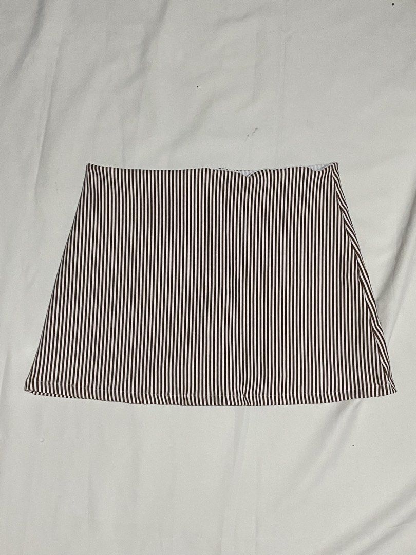 Stripes Plus Size Skirt / Short (Category: Skirts) located in Makati City. Submitted by weirdshopping (Listing ID 1468295152, Image 1). Description: Selling pre-loved clothes! DETAILS: ~ All items are in good condition. - BRANDED - All clothes are sanitized before delivery. ~ Mode of Payment: Cash & Gcash - Available for delivery c/o by costumer: Lalamove, Grab, Angkas ~ Location: Guadalupe Viejo, Makati ~ FOR meet up, pick up, & delivery! (Deliv